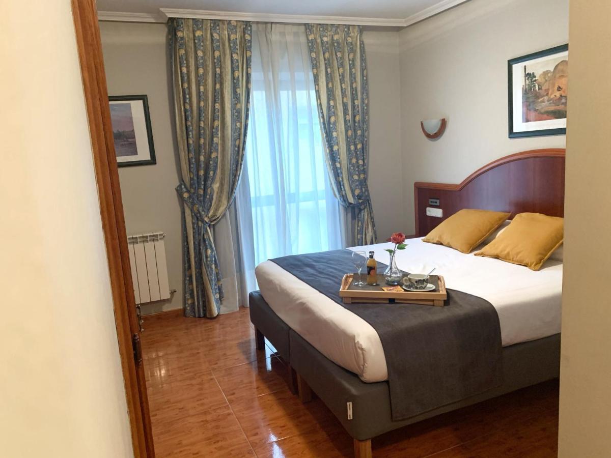 Hotel - Apartamentos Pena Santa Benia De Onis ภายนอก รูปภาพ